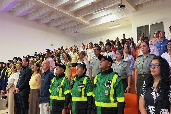 Graduación de 26 jóvenes del programa de bachillerato flexible en Neiva