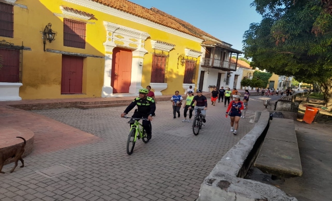 en horas de la mañana, funcionarios públicos salieron a realizar jornadas de reconocimiento y seguridad en Mompox Bolívar conmemorando el día de la bicicleta