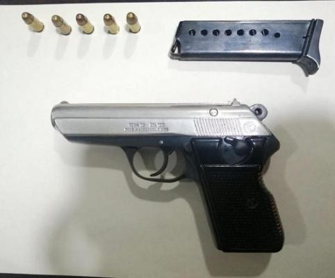 Incautan arma de fuego Incautan arma de fuego