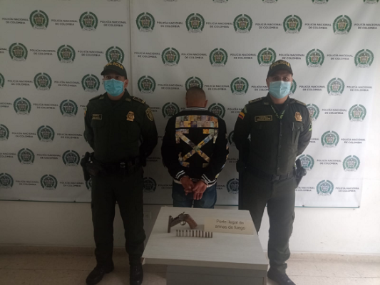 Fue capturado un ciudadano con un arma de fuego ilegal en Manizales Fue capturado un ciudadano con un arma de fuego ilegal