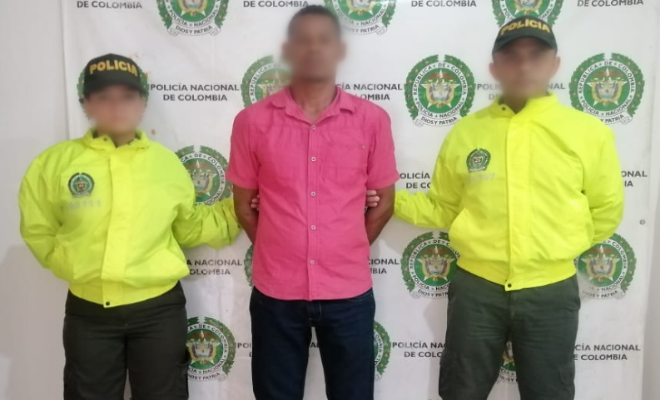 Presentaba requerimiento judicial por el delito de acceso carnal abusivo agravado con menor de 14 años. 