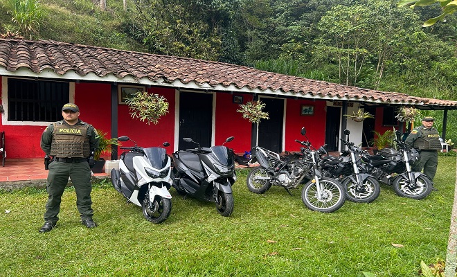 En el procedimiento fueron halladas 5 motocicletas y más de 80 autopartes. 