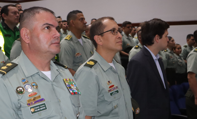 Se&ntilde;or General William Quintero Salazar acompa&ntilde;ado del se&ntilde;or Coronel H&eacute;ctor Garc&iacute;a