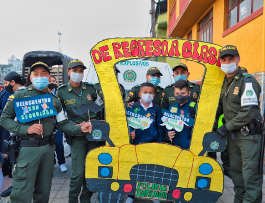 Policía nacional acompaña a estudiantes y docentes Policía nacional acompaña a estudiantes y docentes para un reencuentro con seguridad y Bioseguridad