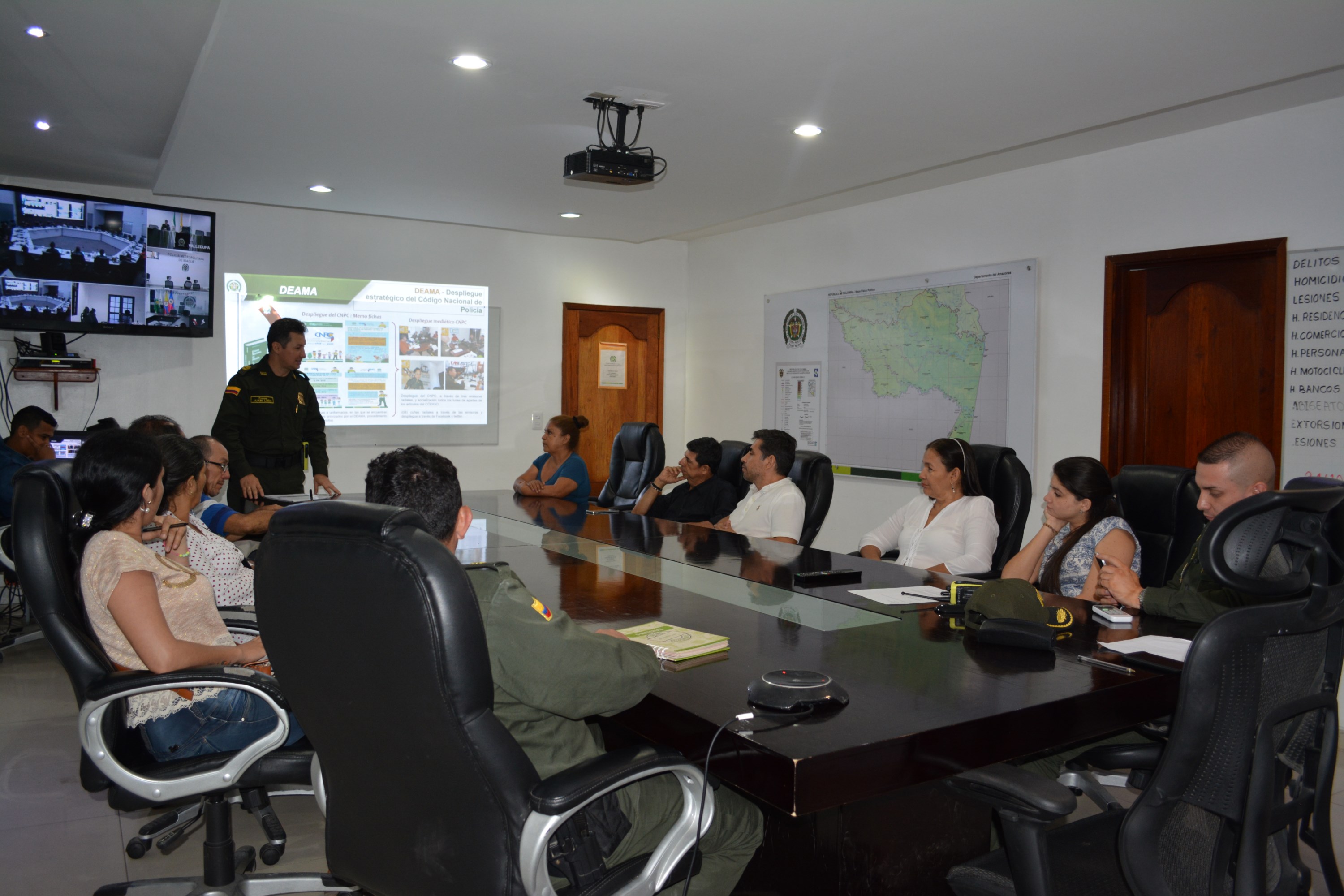 Comandante de policía en amazonas se reúne con asobares Leticia