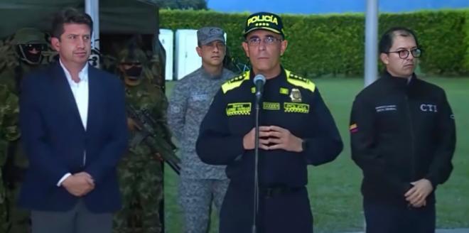 Presidente de la Republica, Ministro de Defensa y Director General de la Policía Nacional rueda de prensa