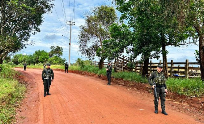 Uniformados de la Unidad Básica de Carabineros (UBICAR) patrullando en la zona rural de san jose 