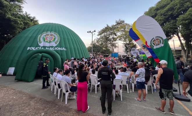 policías personas inflables
