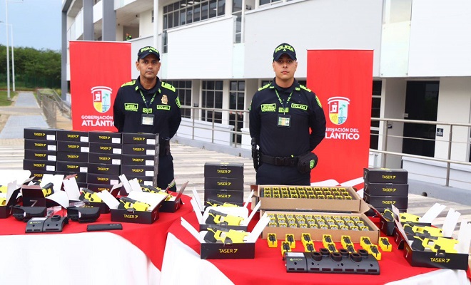 Policias y taser