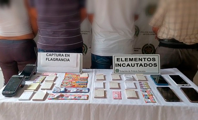Elementos incautados como 60 talonarios de chance ilegal, 120 bonos de rifas ilegales, 02 datáfonos destinados al expendio informal de apuestas y 05 teléfonos celulares.