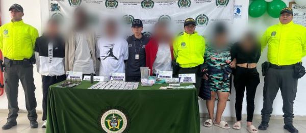 la polic&iacute;a nacional y un funcionario del CTI, alado de seis presuntos sicarios de la localidad