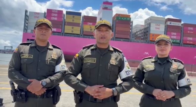  tres policías en el puerto de Buenaventura