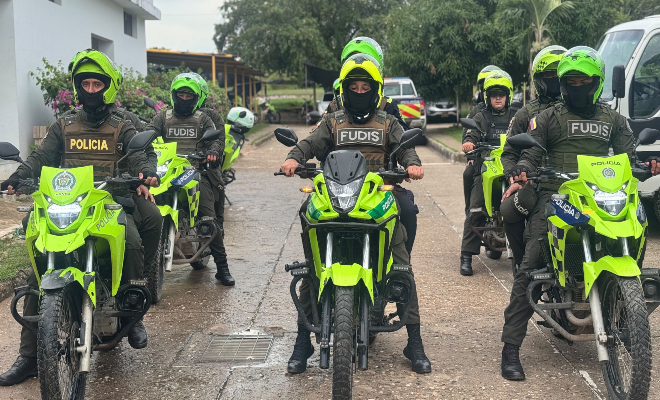 policías y sus especialidades saliendo a cumplir con su deber en las horas de la mañana