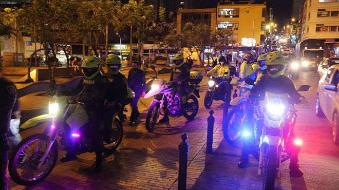 1500 policías están listos para acompañar la tradicional “Noche de velitas” 1500 policías en Manizales están listos para acompañar la tradicional “Noche de velitas”