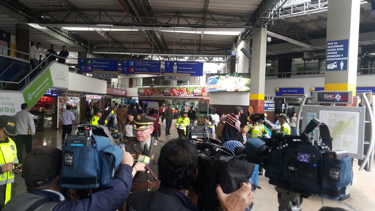 Más de 200 uniformados acompañan el ingreso y la salida de viajeros de la ciudad.