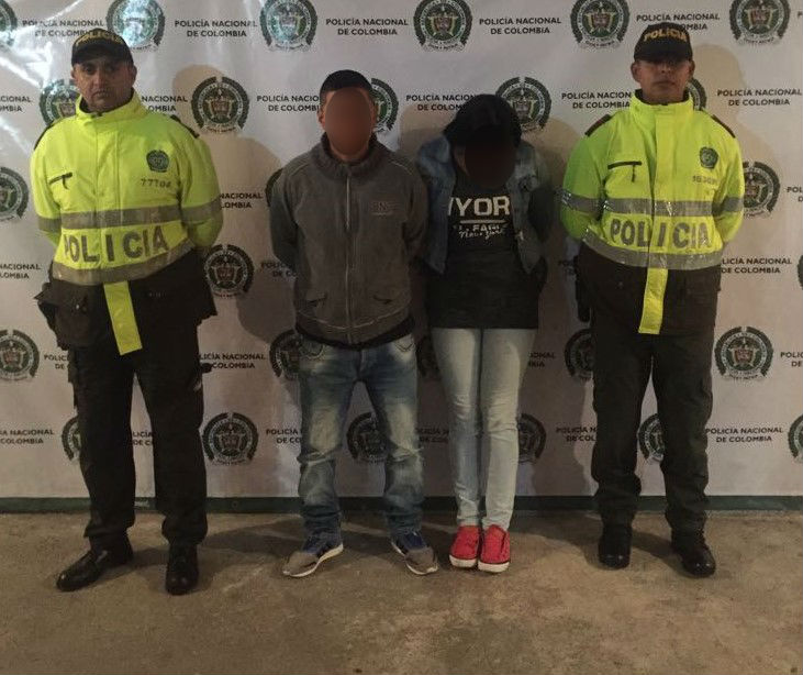 Mediante engaños sustrajeron equipo móvil del interior de un local comercial