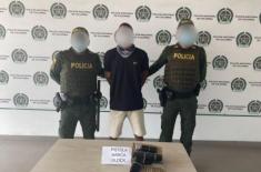 Ciudadano capturado en flagrancia por el delito de homicidio y porte ilegal de arma de fuego Ciudadano capturado en flagrancia por el delito de homicidio y porte ilegal de arma de fuego