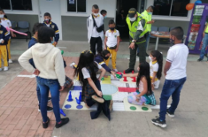 el grupo de infancia y adolescencia brindo importantes recomendaciones a los niños, niñas y adolescentes Acompañamos el regreso a clases en instituciones educativas de Manizales