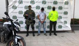 Alias “cachaco loco” es capturado por la policía de urabá El sujeto era buscado por cuatro delitos y sería el responsable de la comisión de 11 homicidios perpetrados en la subregión de urabá, en los últimos dos años