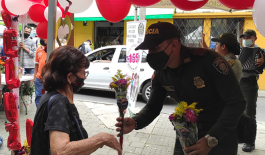 Intensificadas campañas de prevención y controles policiales en amor y amistad Campaña de amor y amistad en Medellín