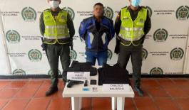 Los hechos se registraron en el municipio de soledad. El presunto delincuente fue sorprendido con un arma traumática.