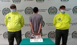 Capturado hombre en la ciudad de Armenia portando un arma de fuego ilegal Capturado hombre en la ciudad de Armenia portando un arma de fuego ilegal