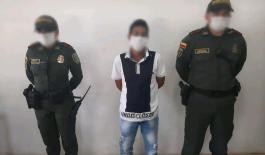 Hombre buscado por extorsión y homicidio es capturado por la policía en Urabá El sujeto se movilizaba en un vehículo de transporte público
