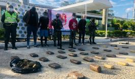 Capturados extranjeros que viajaban como "mochileros" capturados_con_marihuana_y_arma_de_fuego