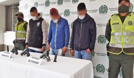 Capturamos a tres hombres por el hurto a una vivienda en Popayán les_fue_hallado_tres_armas_traumáticas.