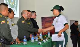 comprometido con su labor policía-comprometido