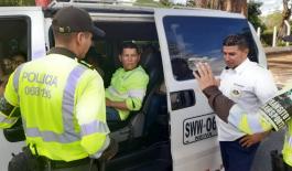 entregando recomendaciones de seguridad en la vía controles_de_velocidad