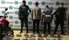 Capturamos dos personas con marihuana oculta en un morral dos-capturados-con-16-kilos-y-900-gramos-de-marihuana