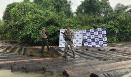 En articulación con Armada Nacional incautamos 300 trozas de madera. En-articulación-con-Armada-Nacional-incautamos-300-trozas-de-madera.