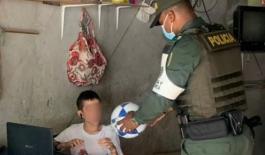 Nuestro policía que trabaja por la niñez entrega-obsequios-infancia-san-vicente-del-caguan