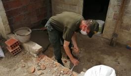 Una policía para la gente familia_de_la_tercera_edad_en_toledo_finaliza_el_ano_2020_con_una_vivienda_totalmente_reconstruida.jpg