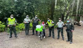 La Policía en la provincia de Soto Norte le cumplió el sueño al niño julio cesar de tener bicicleta La Policía en la provincia de Soto Norte le cumplió el sueño al niño julio cesar de tener bicicleta