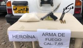 Mediante la ubicación de áreas de prevención vial se logra la incautación de arma de fuego y estupefacientes. Mediante la ubicación de áreas de prevención vial se logra la incautación de arma de fuego y estupefacientes.