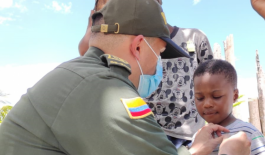 En Necoclí, juntos por los niños El grupo de infancia y adolescencia y bienestar familiar, ponen en marcha actividades de recreación y esparcimientos para niños y niñas de población migrante