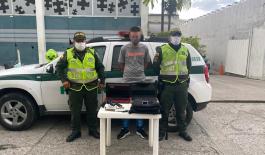 En medio de una intensa persecución fue detenido y recuperados los elementos que había hurtado policia-captura-hombre-por-homicidio-en-acacias