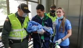 Policía atendió parto en una estación del transporte masivo Metro Momento después del parto en el sistema Metro