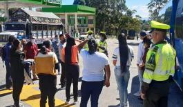 garantizamos_la_seguridad_a_los_viajeros_en_este_puente_festivo Con_campañas_de_la_Seccional_de_Tránsito_y_Transporte_del_Cauca