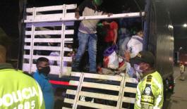 Gracias a estos controles de tránsito que se realizan en la salidas de la ciudad se evidenció esta actividad irresponsable. El vehículo de inmediato fue inmovilizado por unidades de Tránsito y se aplicó el comparendo al propietario.